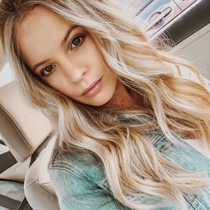 Meet your Posher, Courtney